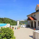 Grgic شقة Zrnovo