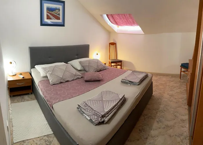 格吉奇公寓酒店 * Zrnovo