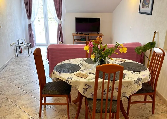 格吉奇公寓酒店 Zrnovo